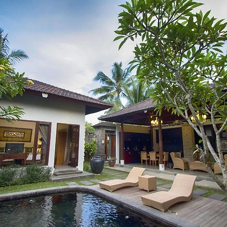 Ubud Raya Villa Exterior photo