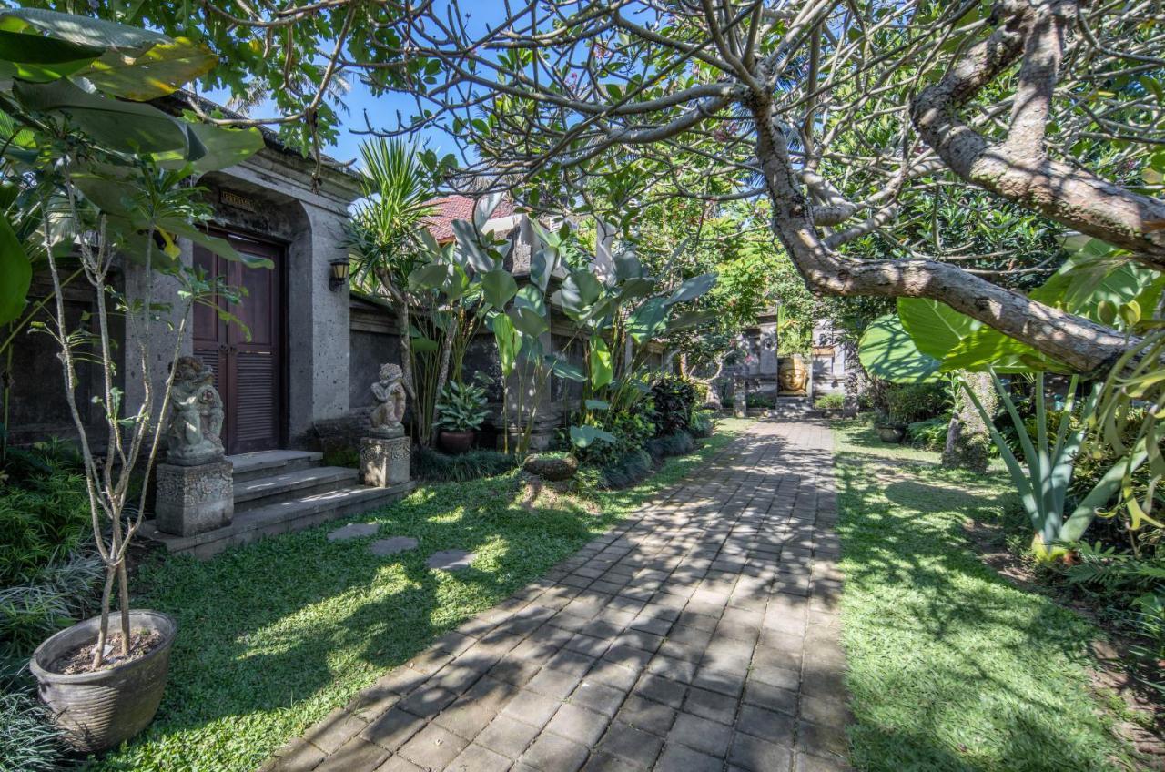 Ubud Raya Villa Exterior photo