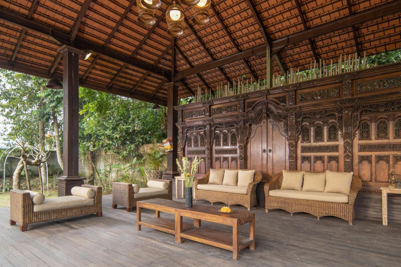 Ubud Raya Villa Exterior photo