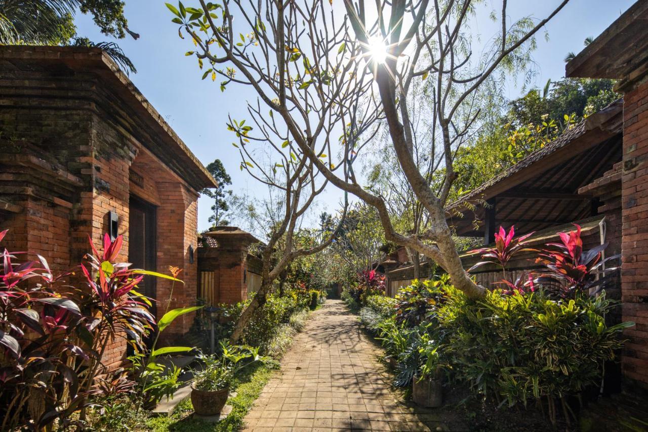 Ubud Raya Villa Exterior photo