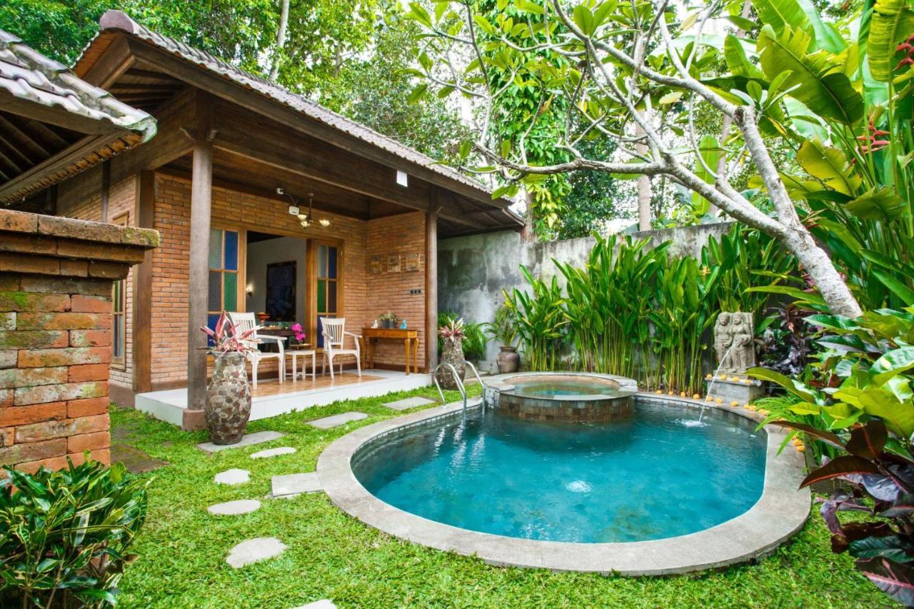 Ubud Raya Villa Exterior photo