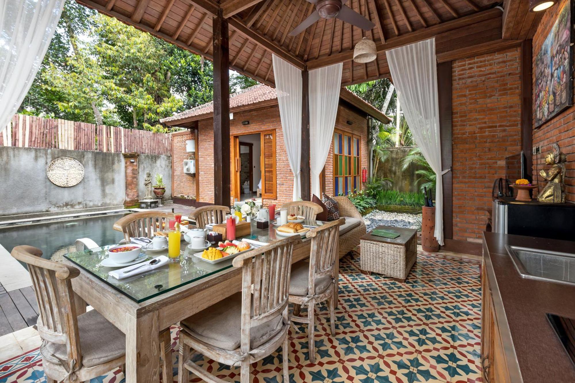 Ubud Raya Villa Exterior photo