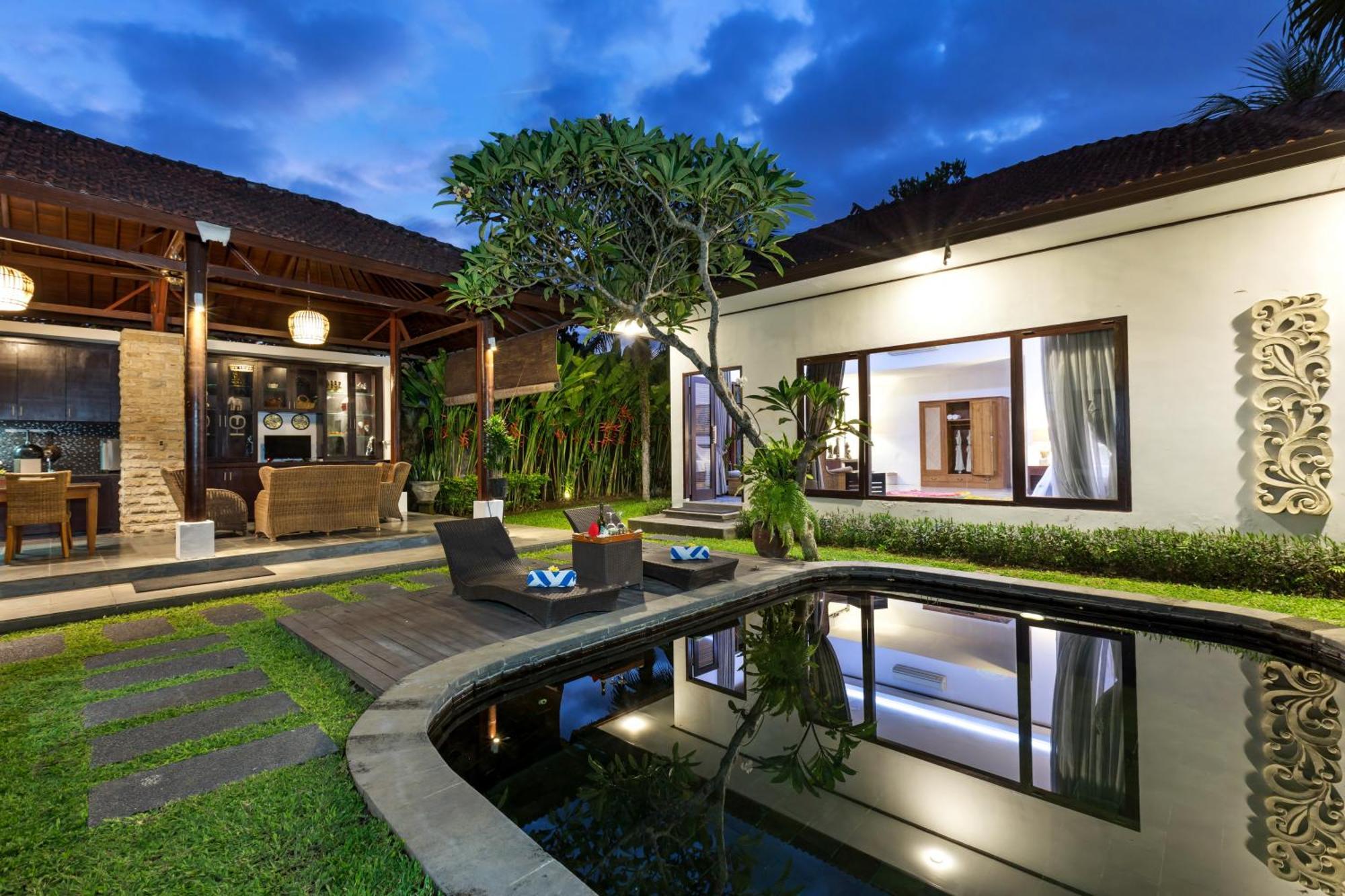 Ubud Raya Villa Exterior photo