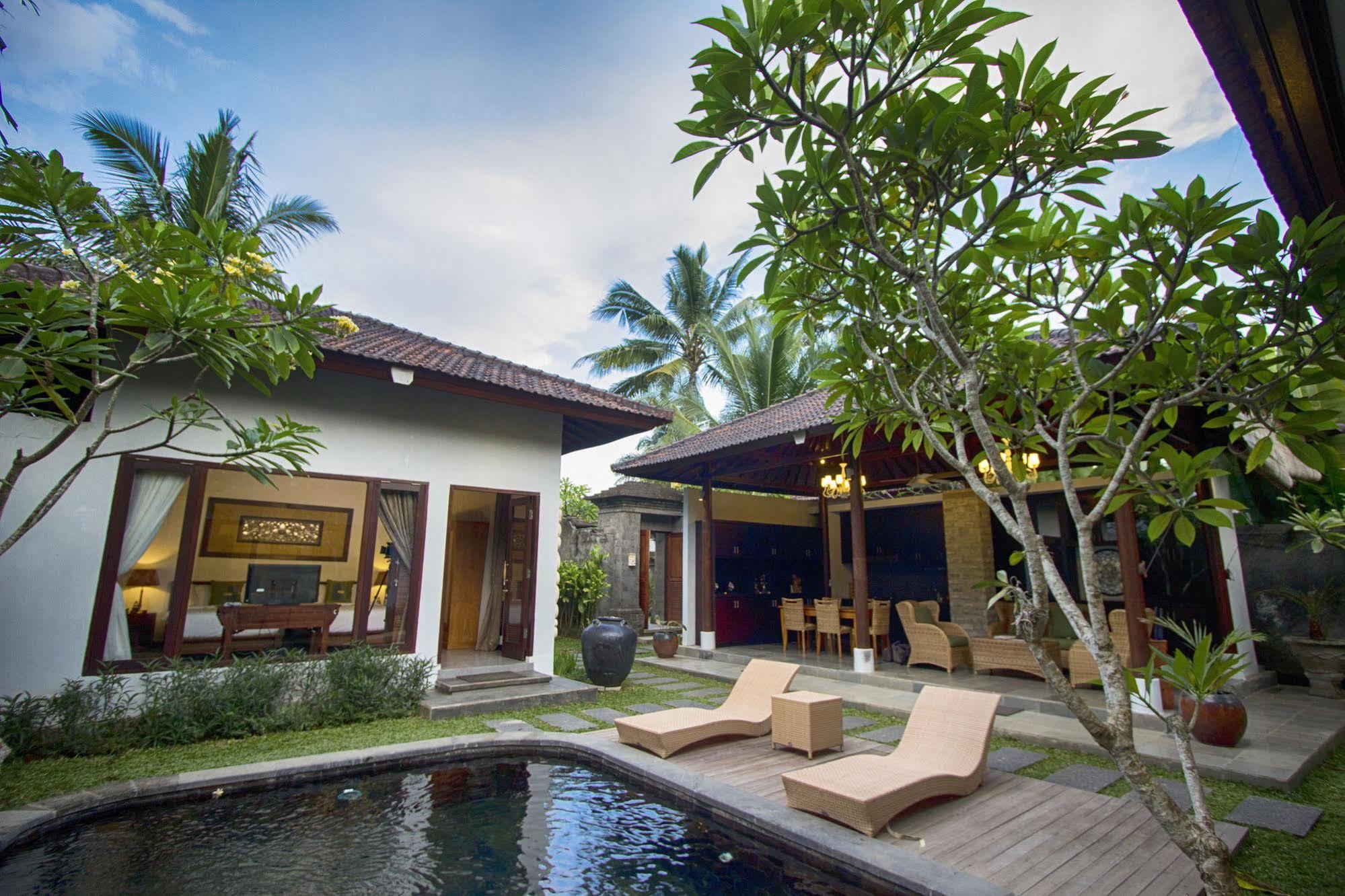 Ubud Raya Villa Exterior photo